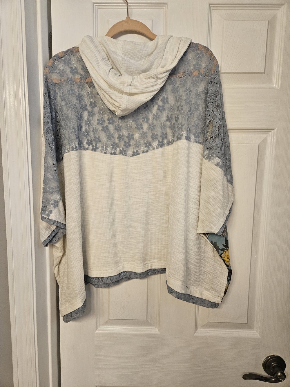 POL Floral Peace Sign Patchwork V-Neck Tunic - White & Teal NWOT - Picture 3 of 6